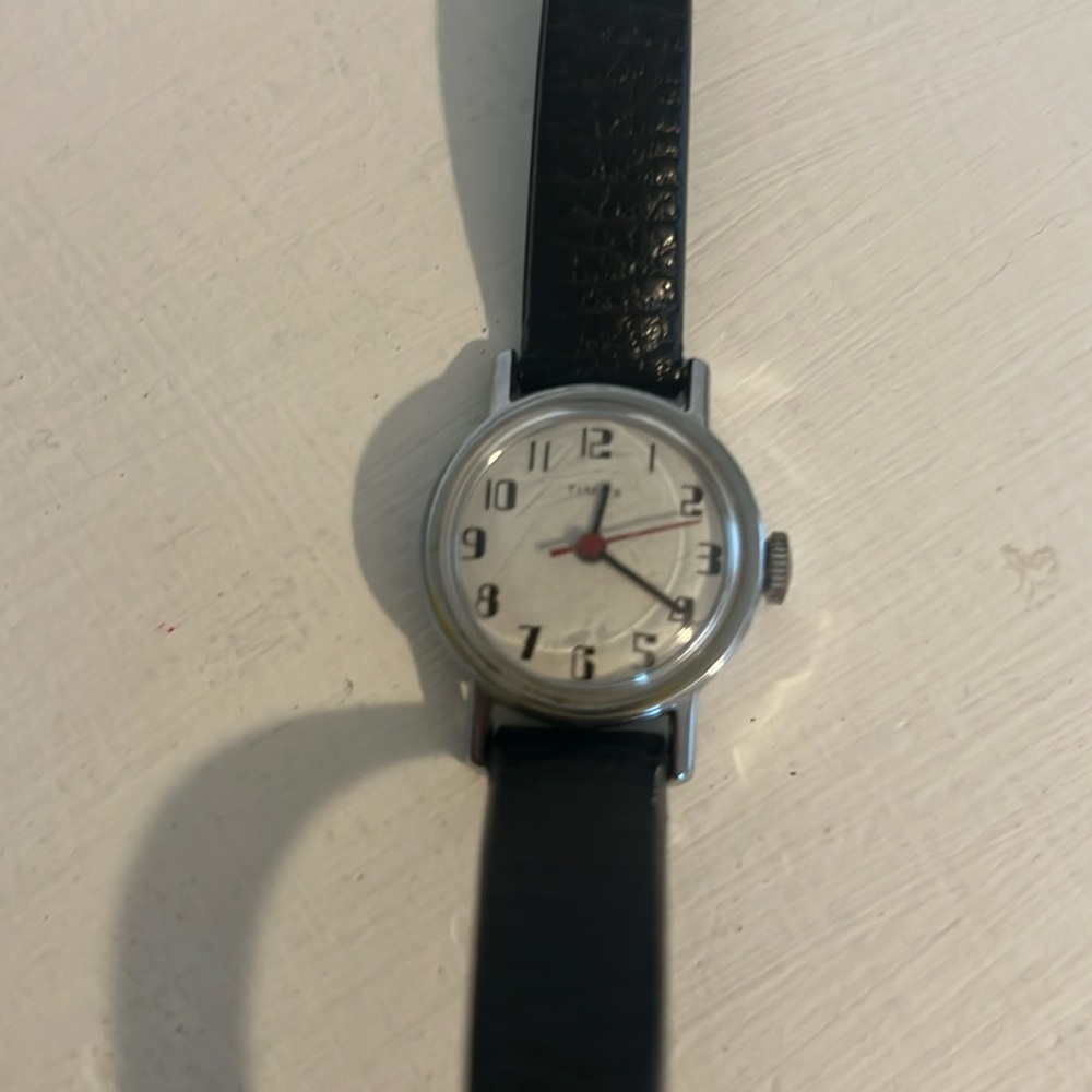 Vintage Timex children’s watch with leather band needs battery